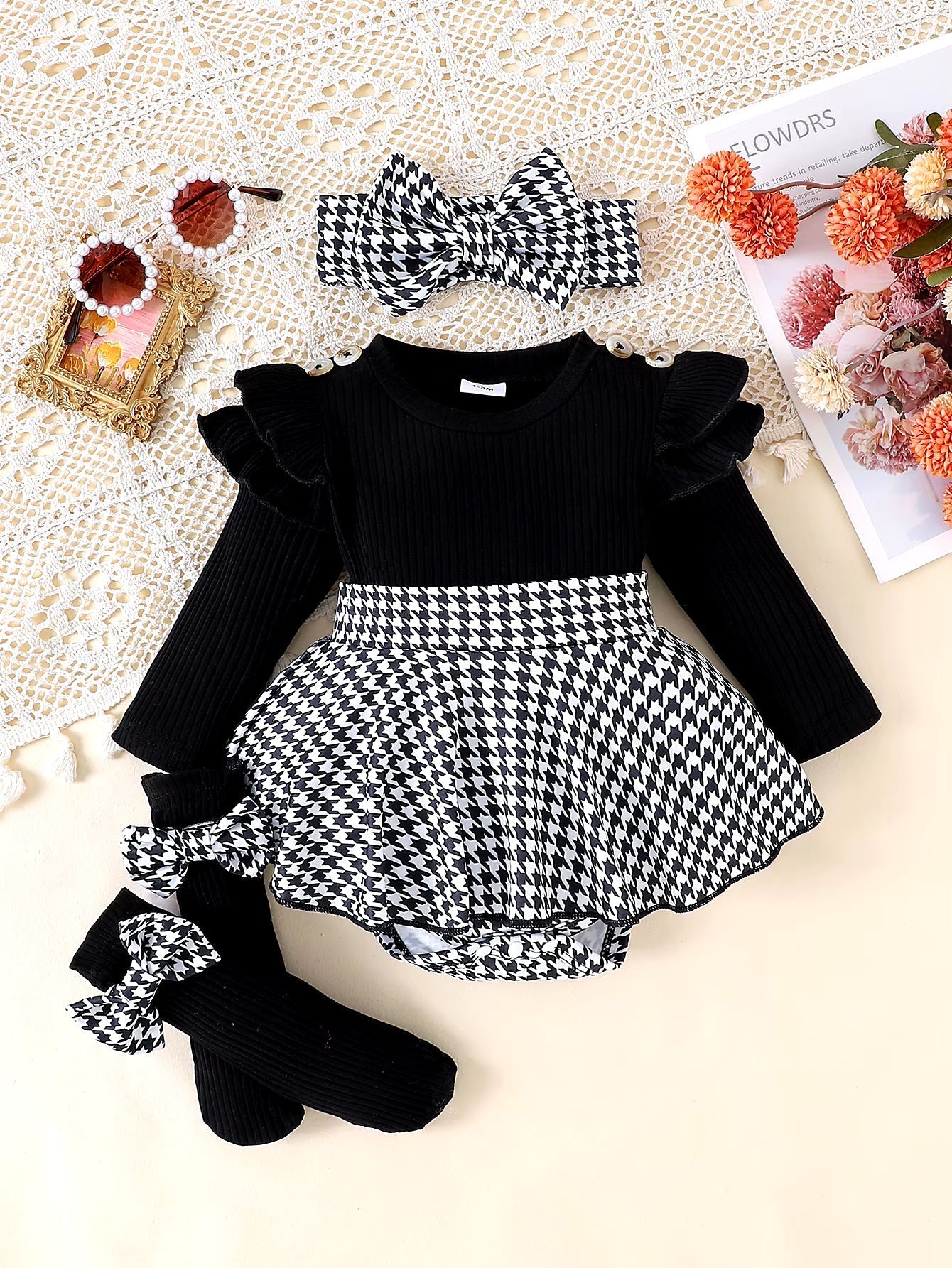 2PCS Baby Girls Aged 0-1 Years Old Have Comfortable Sweet and Cute Black Top + Houndstooth Skirt + Hair Band