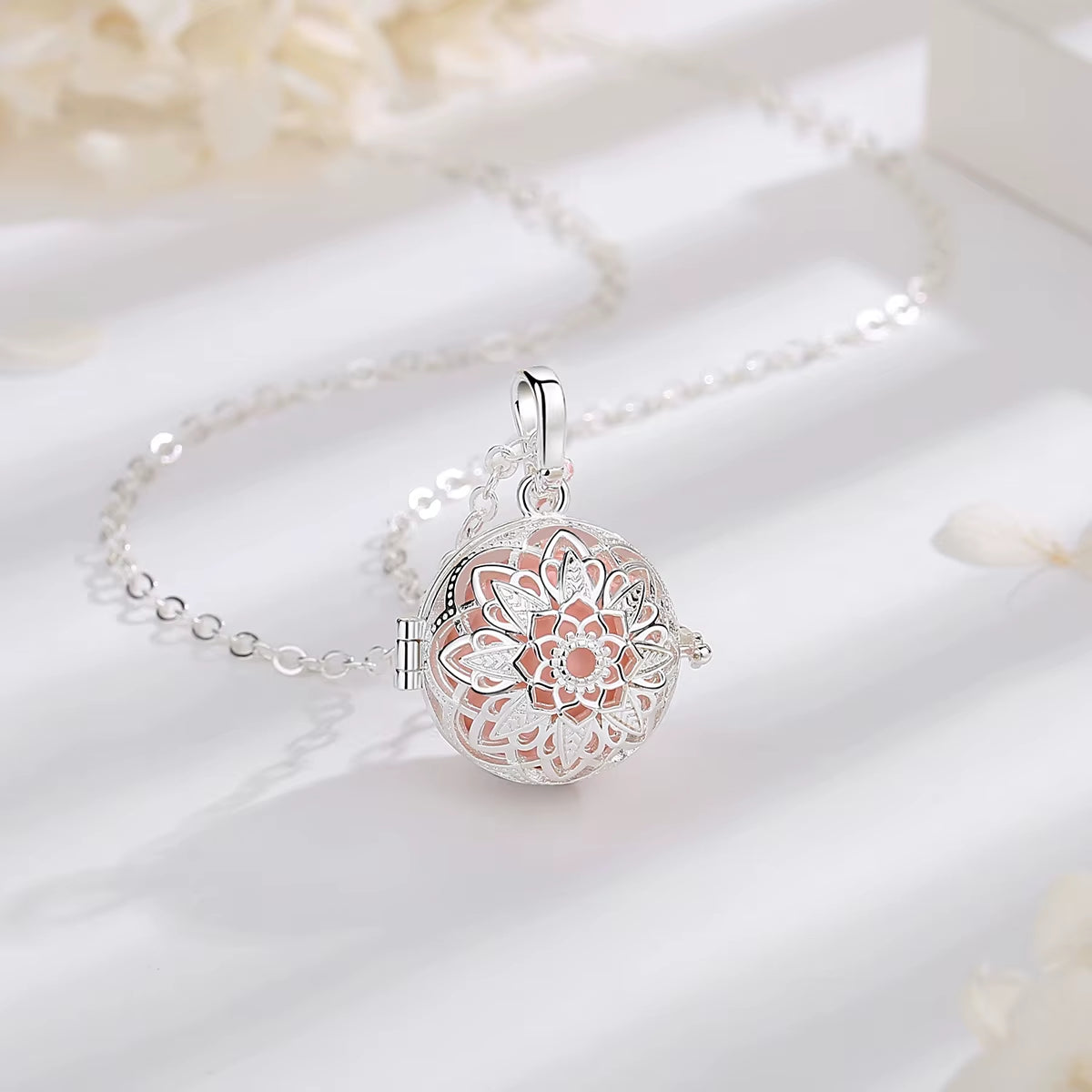 18Mm Harmony Ball Flower Cage Pendant Necklace Angel Caller Baby Chime Bola Fashion Pregnancy Jewelry Ladies Gift for Mom