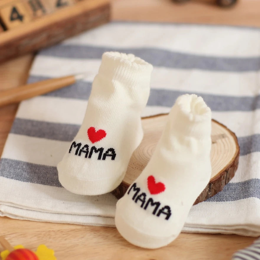 2Pairs Newborn Baby Girls Boys Socks White Cute Love MAMA PAPA Bebe Cotton Socks Gift Toddler Crew Socks Pack Design